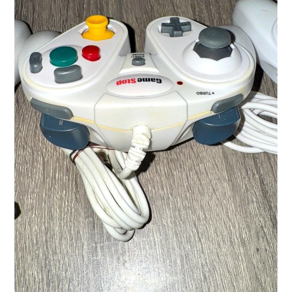 GameStop Wired Controllers for Nintendo GameCube Set of 3 White Turbo READ